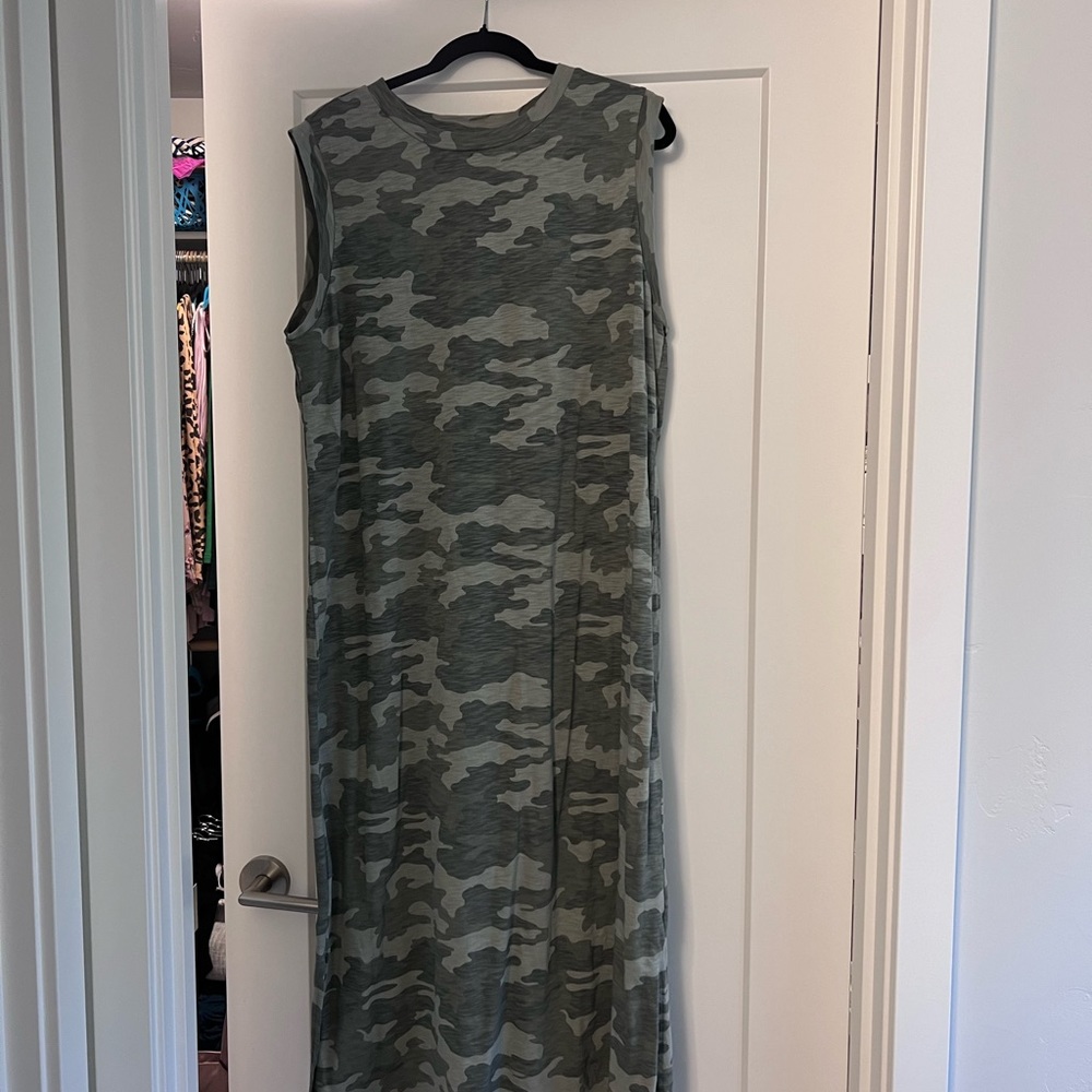 Universal thread dress. Size XXL.